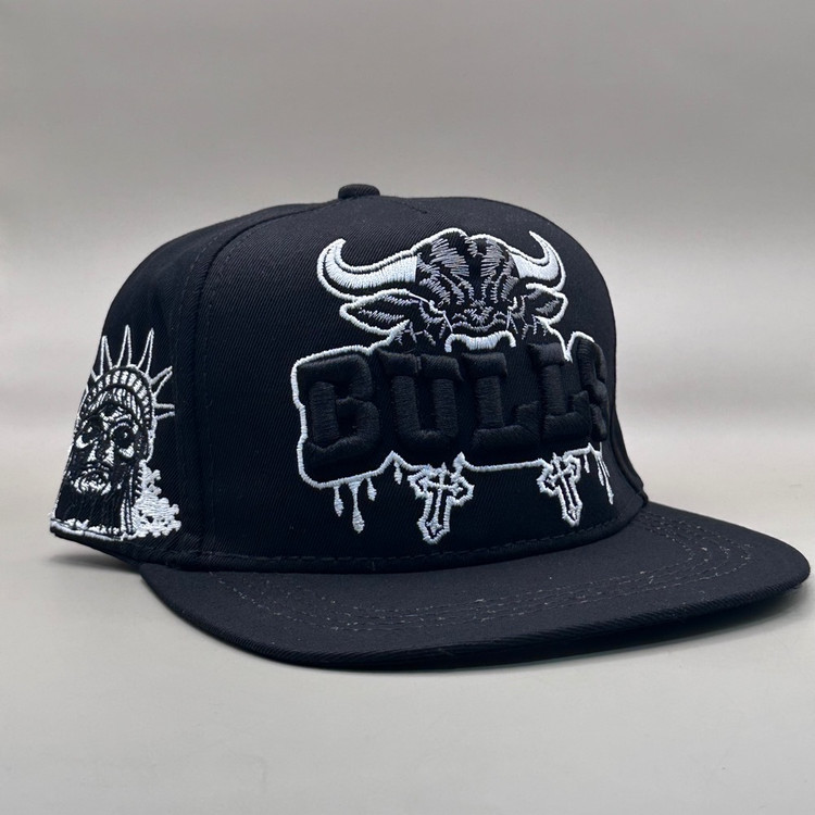 کلاه کپ بک فیت مشکی مدلBULLS طرح گاومیش کد 3